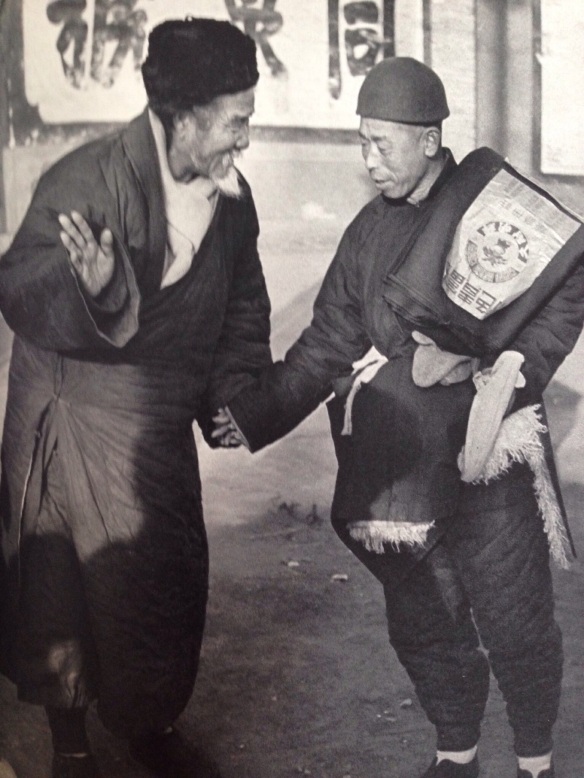About eight days before the departure of the Kuomintang troops and the arrival of the People's Army, life in Peking goes on peacefully. A street trader is delighted to meet a friend who has just bought a length of cotton material. Respect, benevolence and clam, virtues which the Chinese are unwilling to lose in any circumstances, are practised on the eve of one of the greatest changes in China's long history.